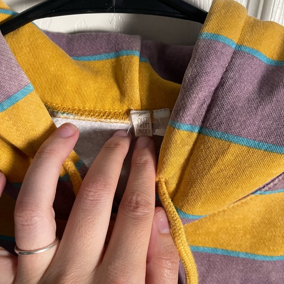 Out From Under Cropped hoodie - Picture 2 of 2